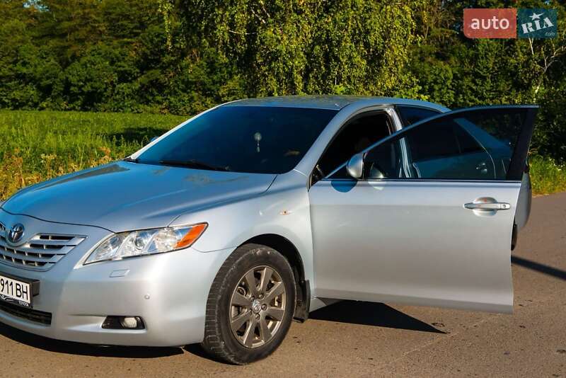 Седан Toyota Camry 2006 в Черновцах