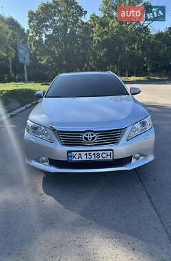 Седан Toyota Camry 2014 в Прилуках