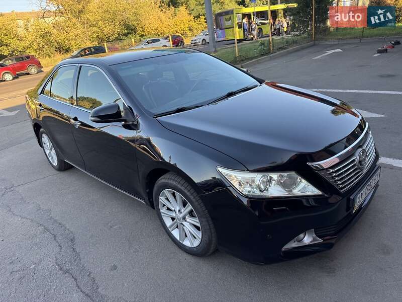 Седан Toyota Camry 2013 в Києві