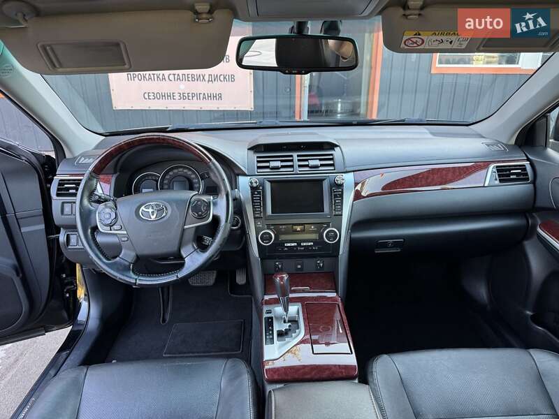 Седан Toyota Camry 2013 в Києві
