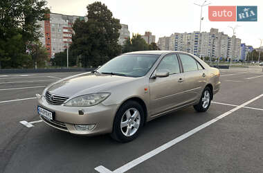 Седан Toyota Camry 2004 в Чернигове