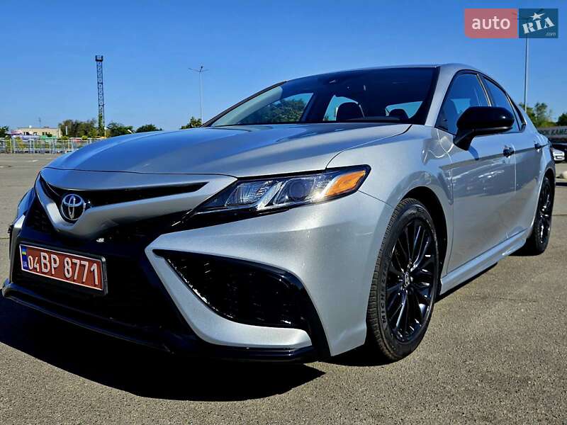 Toyota Camry 2021