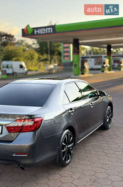 Седан Toyota Camry 2012 в Кривому Розі