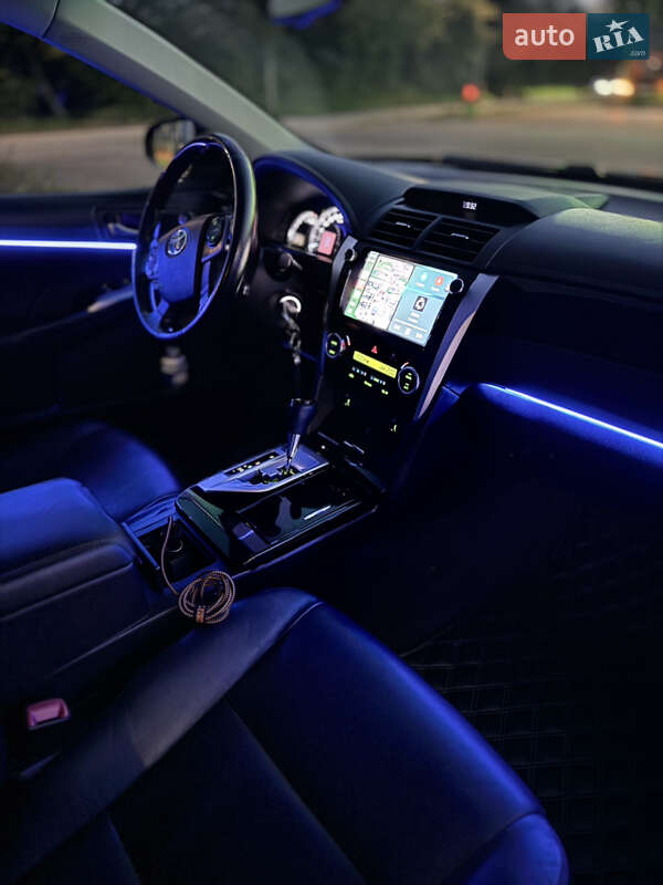 Седан Toyota Camry 2012 в Кривому Розі