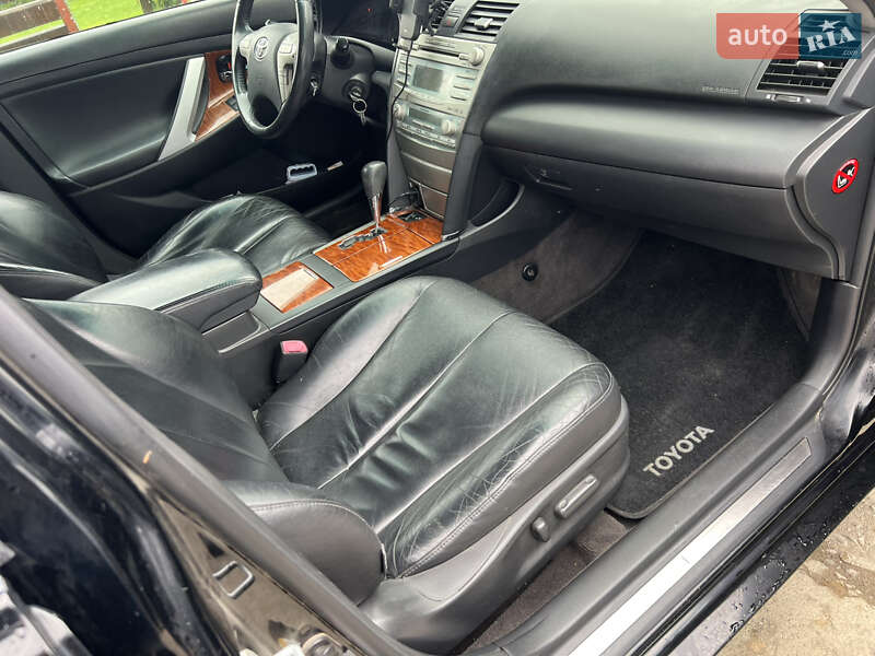 Седан Toyota Camry 2007 в Ужгороде