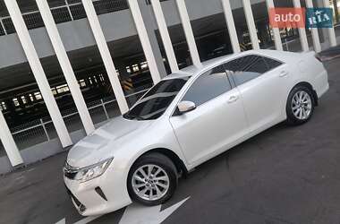 Седан Toyota Camry 2015 в Киеве