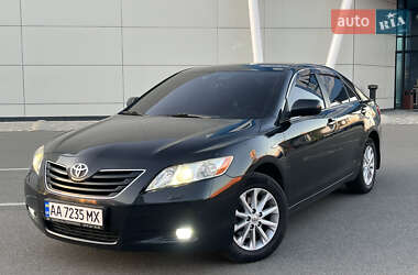 Седан Toyota Camry 2006 в Киеве