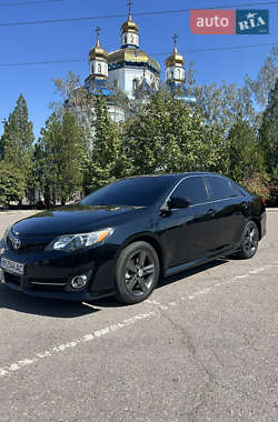 Седан Toyota Camry 2014 в Кривому Розі