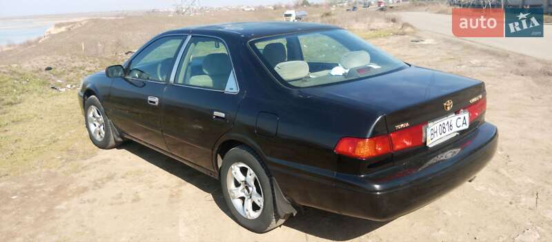 Седан Toyota Camry 2000 в Житомирі