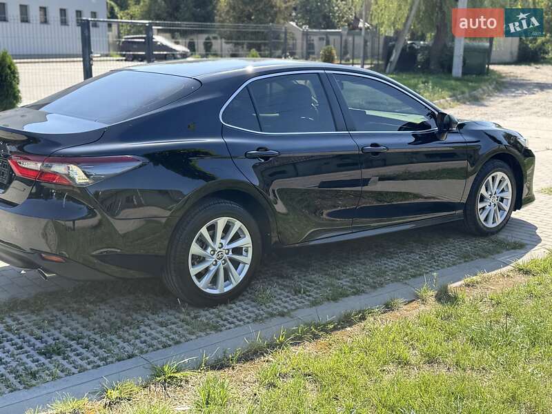 Седан Toyota Camry 2021 в Львові