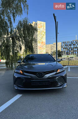 Седан Toyota Camry 2018 в Харкові