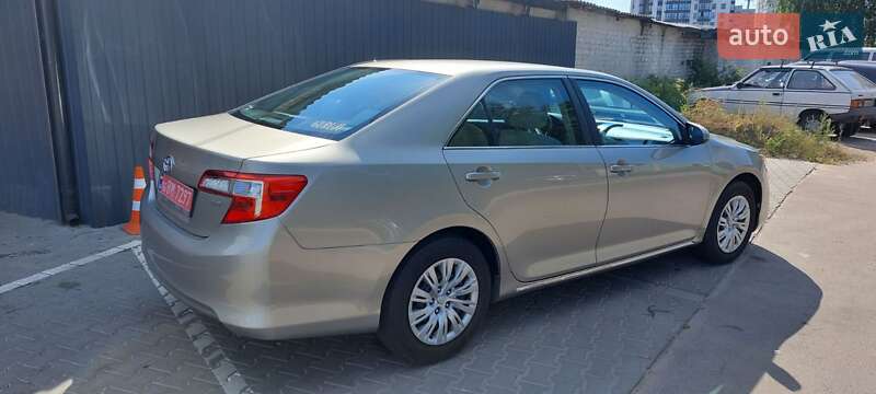 Седан Toyota Camry 2013 в Житомирі