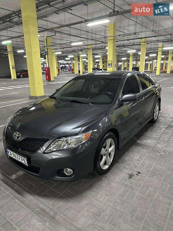 Седан Toyota Camry 2009 в Києві