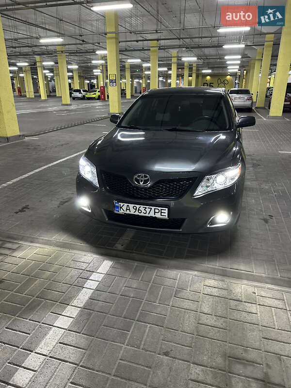 Седан Toyota Camry 2009 в Києві