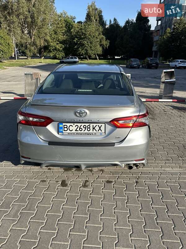 Седан Toyota Camry 2018 в Львові
