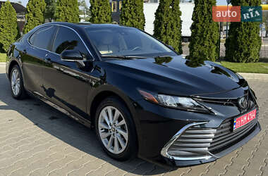 Седан Toyota Camry 2022 в Киеве