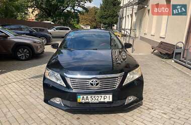 Седан Toyota Camry 2012 в Киеве