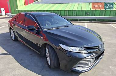 Седан Toyota Camry 2019 в Киеве