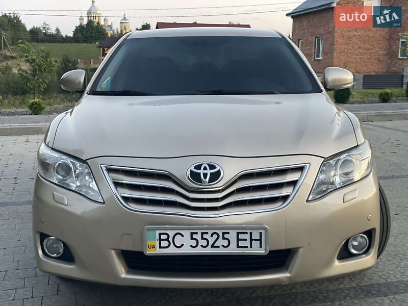 Седан Toyota Camry 2009 в Самборі