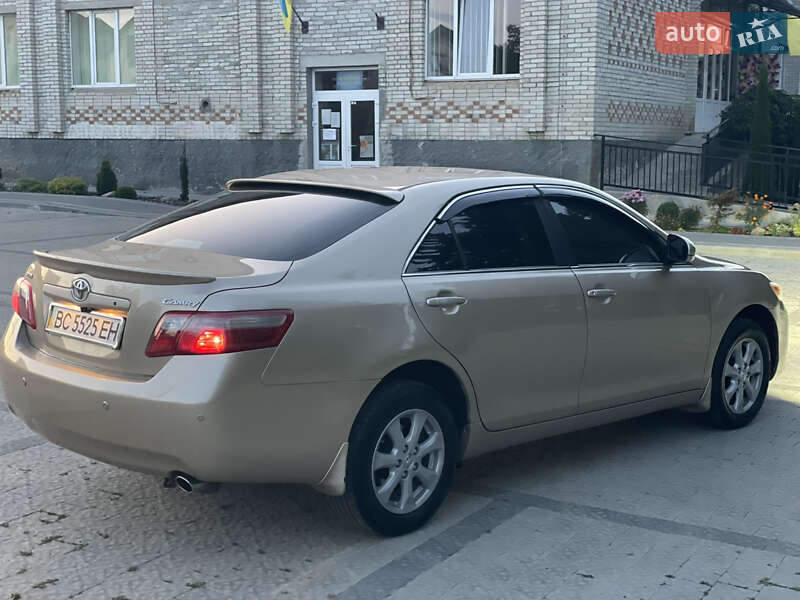 Седан Toyota Camry 2009 в Самборі
