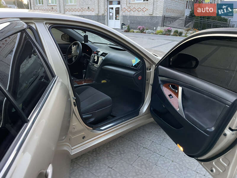 Седан Toyota Camry 2009 в Самборі