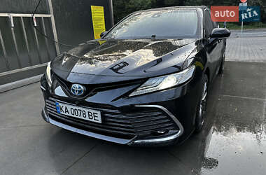 Седан Toyota Camry 2023 в 
