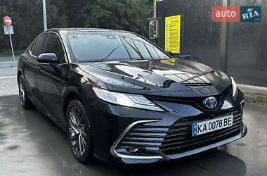 Седан Toyota Camry 2023 в 