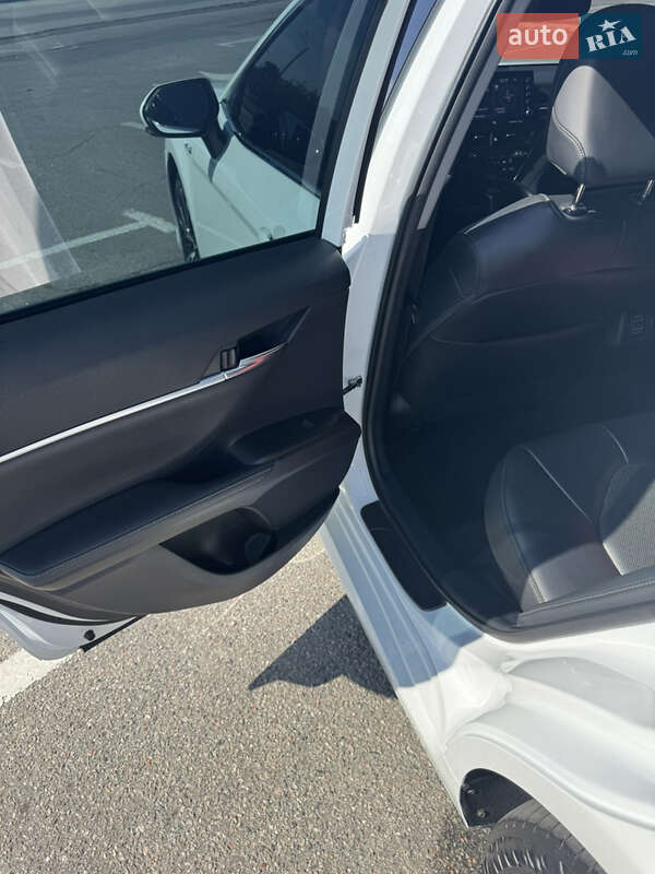 Седан Toyota Camry 2021 в Киеве