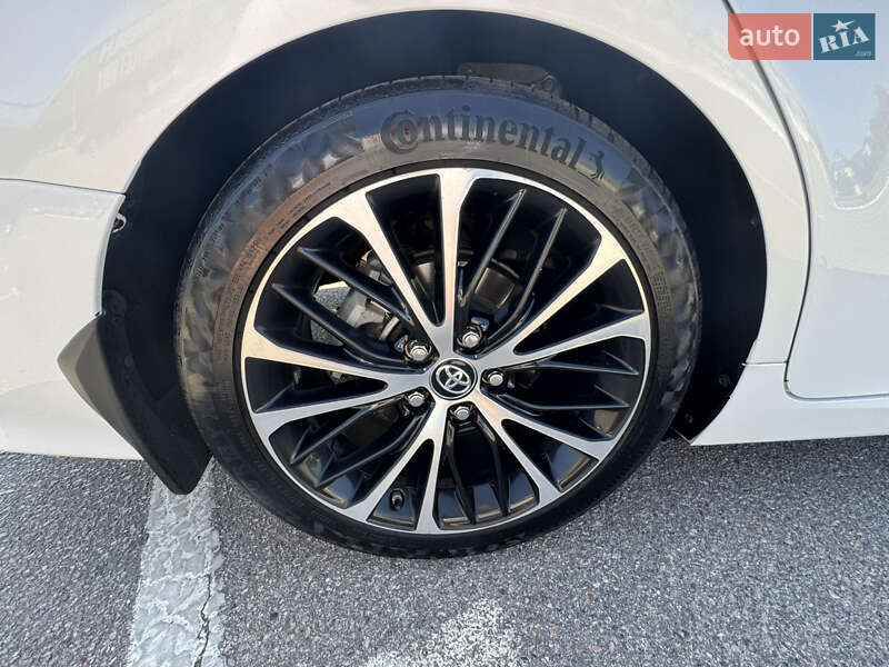 Седан Toyota Camry 2021 в Киеве