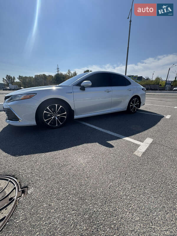 Седан Toyota Camry 2021 в Киеве