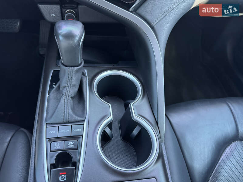 Седан Toyota Camry 2021 в Киеве