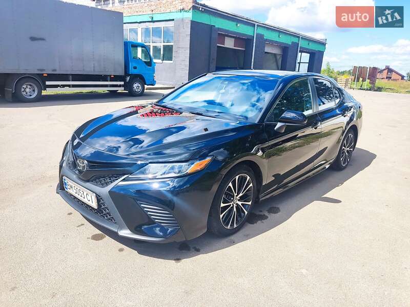Седан Toyota Camry 2019 в Сумах