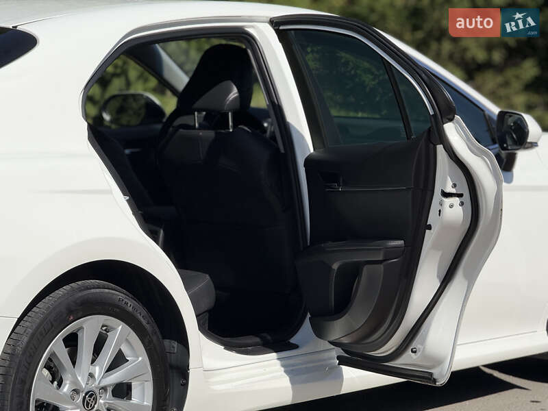 Седан Toyota Camry 2021 в Тернополе