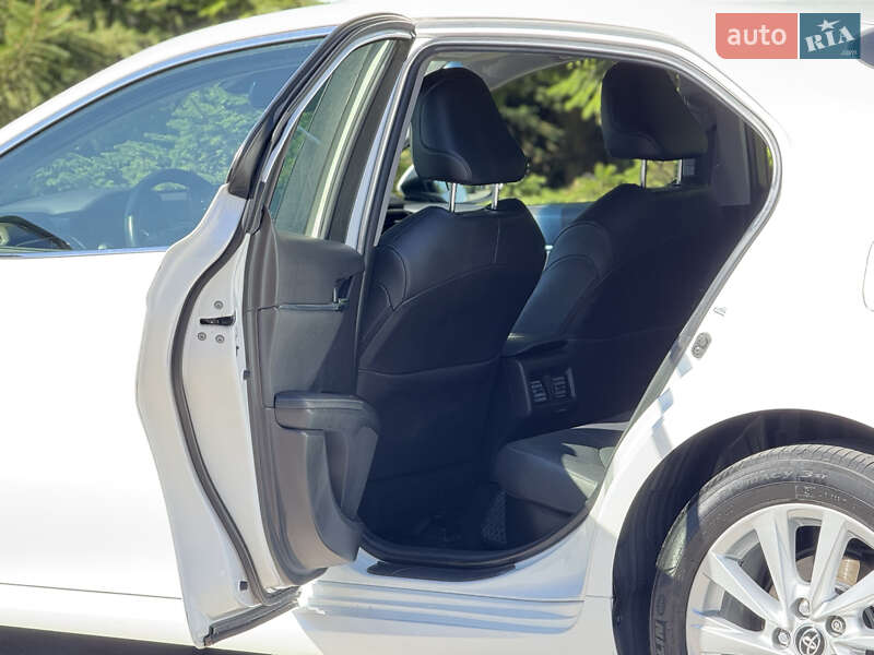 Седан Toyota Camry 2021 в Тернополе