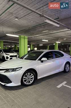 Седан Toyota Camry 2018 в Киеве