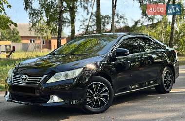 Седан Toyota Camry 2012 в Охтирці