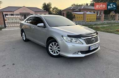 Седан Toyota Camry 2012 в Краснограде