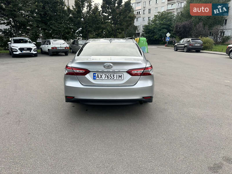 Седан Toyota Camry 2019 в Киеве