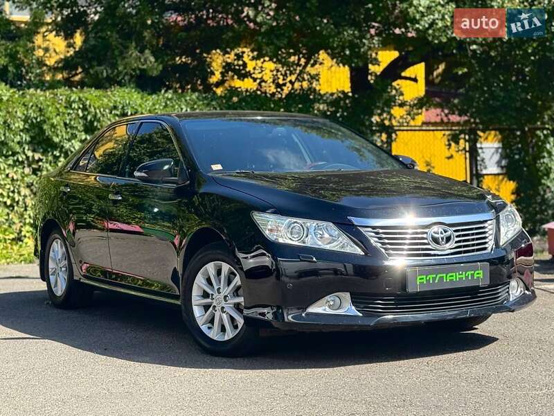 Седан Toyota Camry 2012 в 