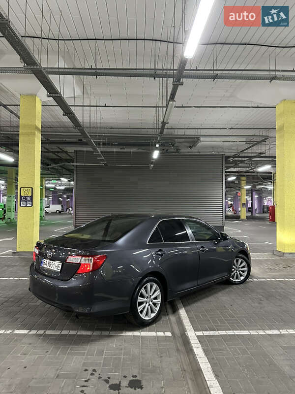 Седан Toyota Camry 2015 в Львове
