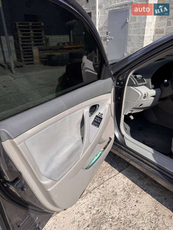 Седан Toyota Camry 2008 в Славянске