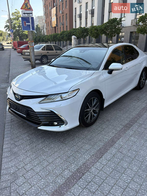 Toyota Camry 2021