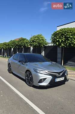 Седан Toyota Camry 2019 в Киеве