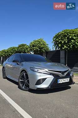 Седан Toyota Camry 2019 в Киеве