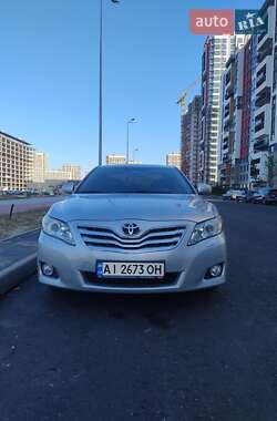 Седан Toyota Camry 2010 в Киеве