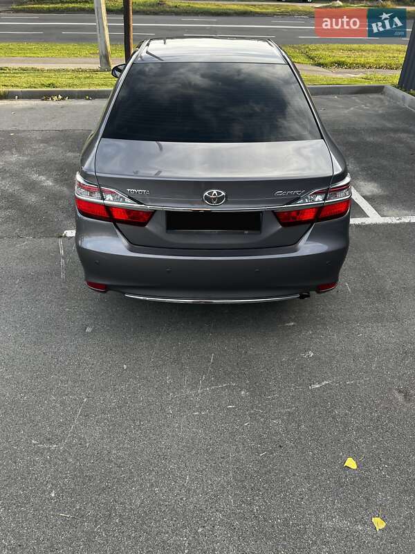 Седан Toyota Camry 2016 в Києві