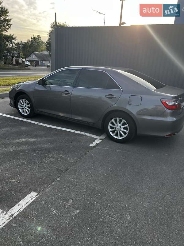 Седан Toyota Camry 2016 в Києві