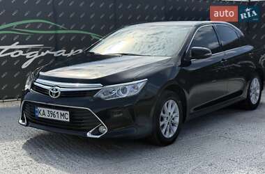 Седан Toyota Camry 2017 в Киеве