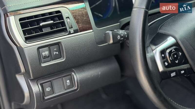 Седан Toyota Camry 2017 в Києві