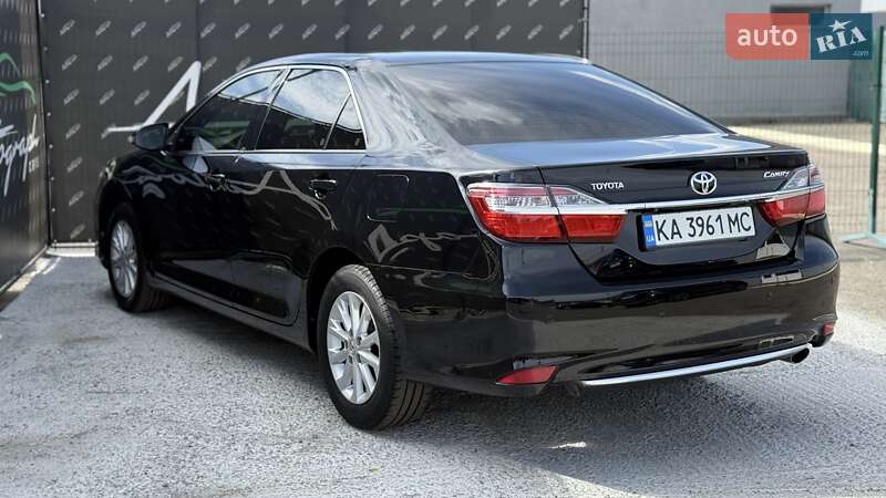 Седан Toyota Camry 2017 в Києві